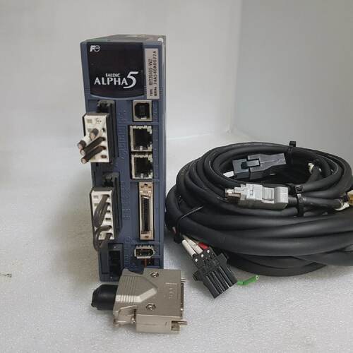 Fuji FALDIC ALPHA5 SERVO DRIVER RYT201D5VV2  200W  Cables