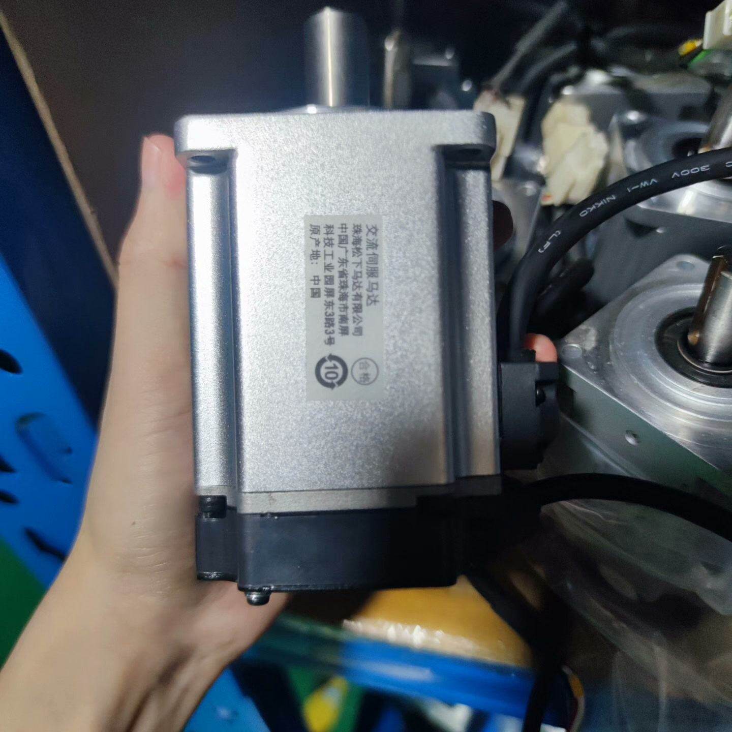 松下A6伺服电机MHMF042L1U2M，400W大功率，原--议价商品