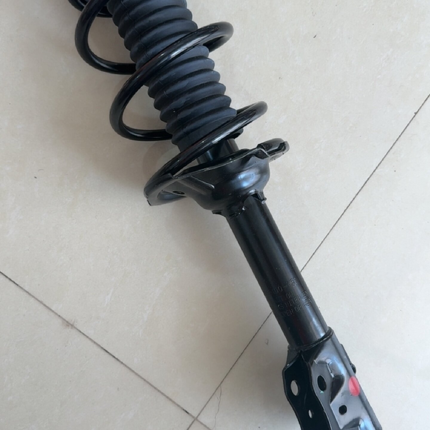 哈弗M2前减震器总成原厂汽车悬挂系统零件铁质前避震器