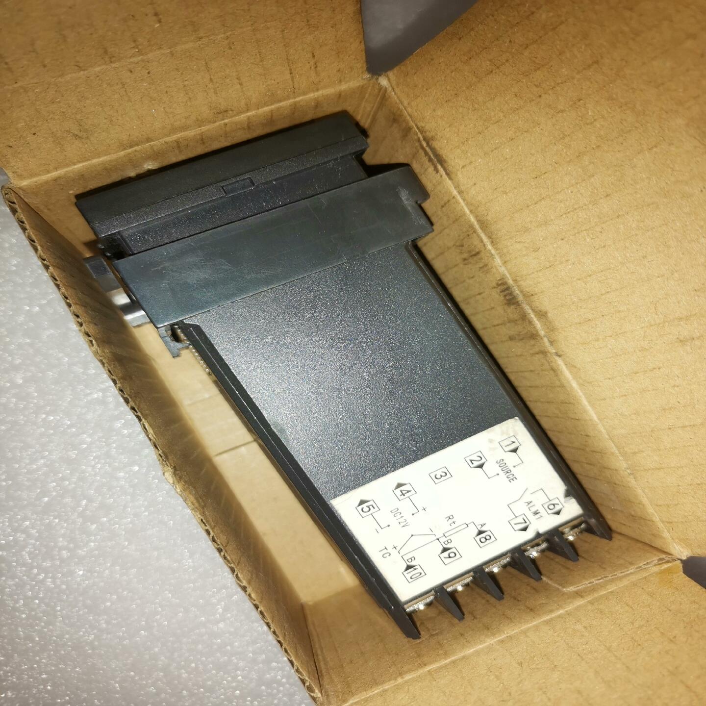 全新智能数显调节仪，数显温控表继电器输出，很好用。3