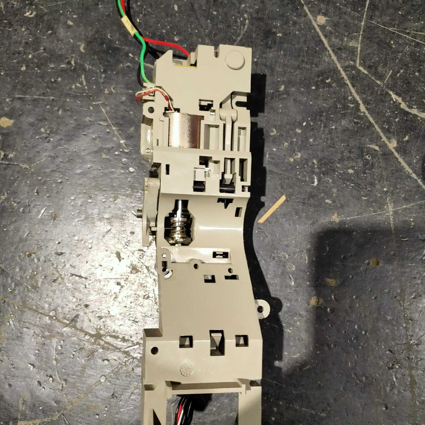 MT框架断路器N1型本体脱扣机构，拆机件，库存剩余一个