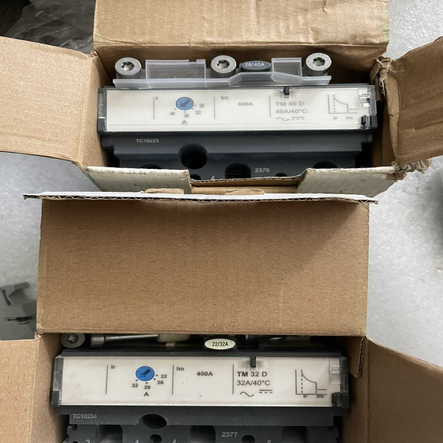 施耐德NSX100塑壳断路器，型号TM80D，3P3D，50