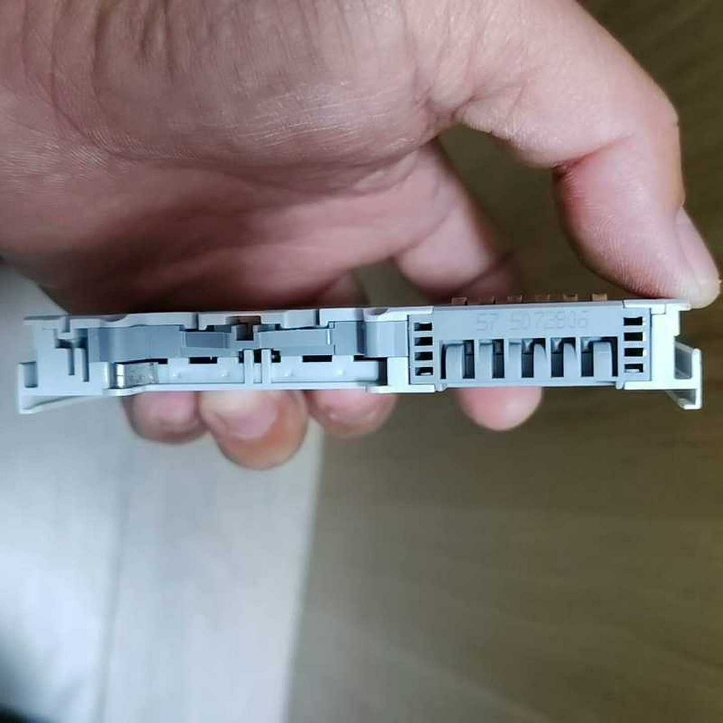 E2E-X10ME1-Z接近开关没有拆过100包询价