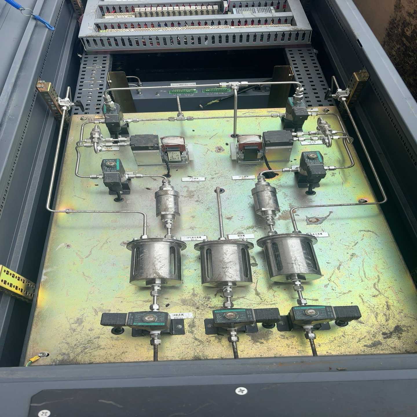 询价济钢干熄焦分析系统，全新聚光分析仪机柜一套，用的上的联系