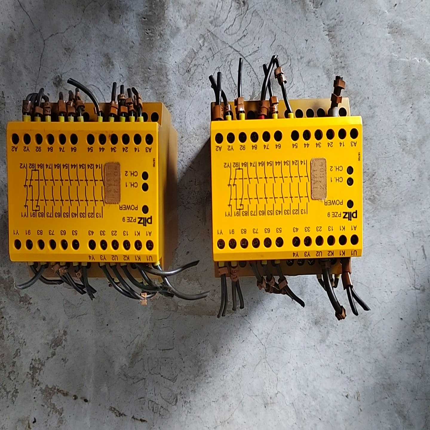 皮尔兹PILZ安全继电器PZE9774150实物图功询价