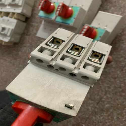 PLC模块CJ1W-NC433，，下壳有点破损（电子设备）