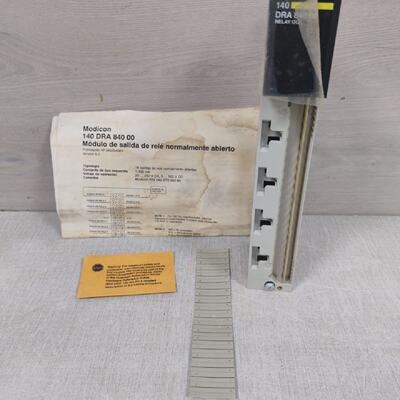 SCHNEIDER AUTOMATION TSX QUANTUM 140DRA84000 RELAY OUT 16X1