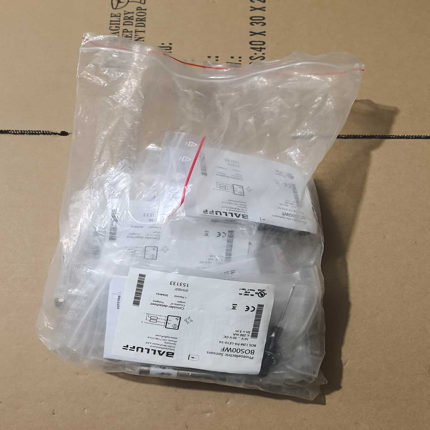 询价~BOS00WF巴鲁夫对射光电开关BOS 12M-