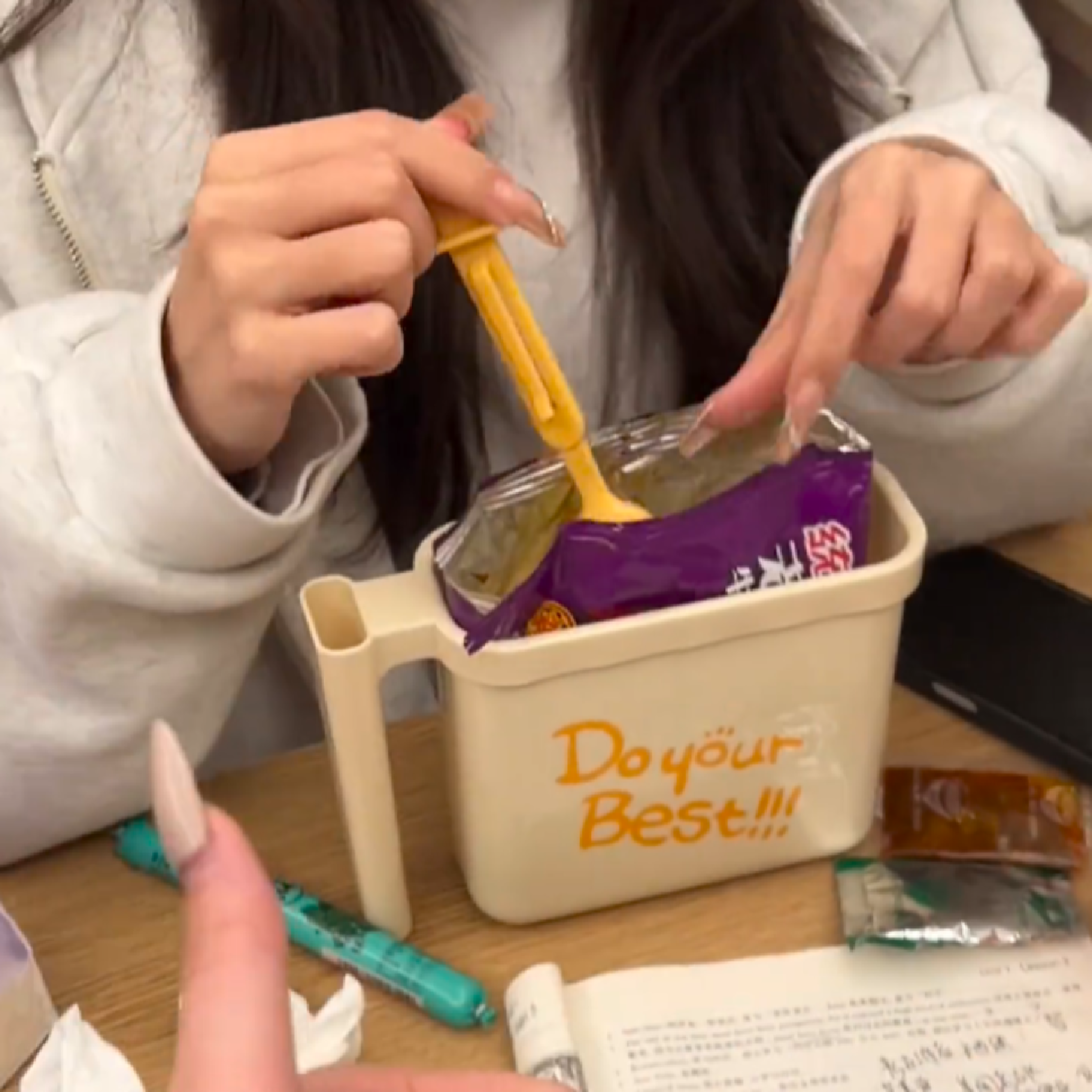 耐高温袋装泡面碗食品级材质免洗碗懒人泡泡面神器大容量带泡面叉,餐饮具,泡面碗,淘宝优惠券,粉丝福利购,淘宝优惠卷