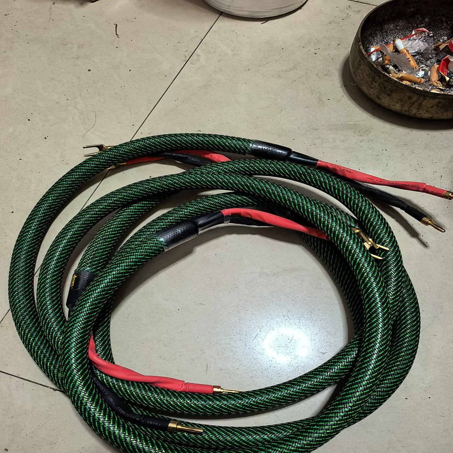 发烧级喇叭线，绿色编织外皮，带镀银香蕉头接线！线径粗壮，