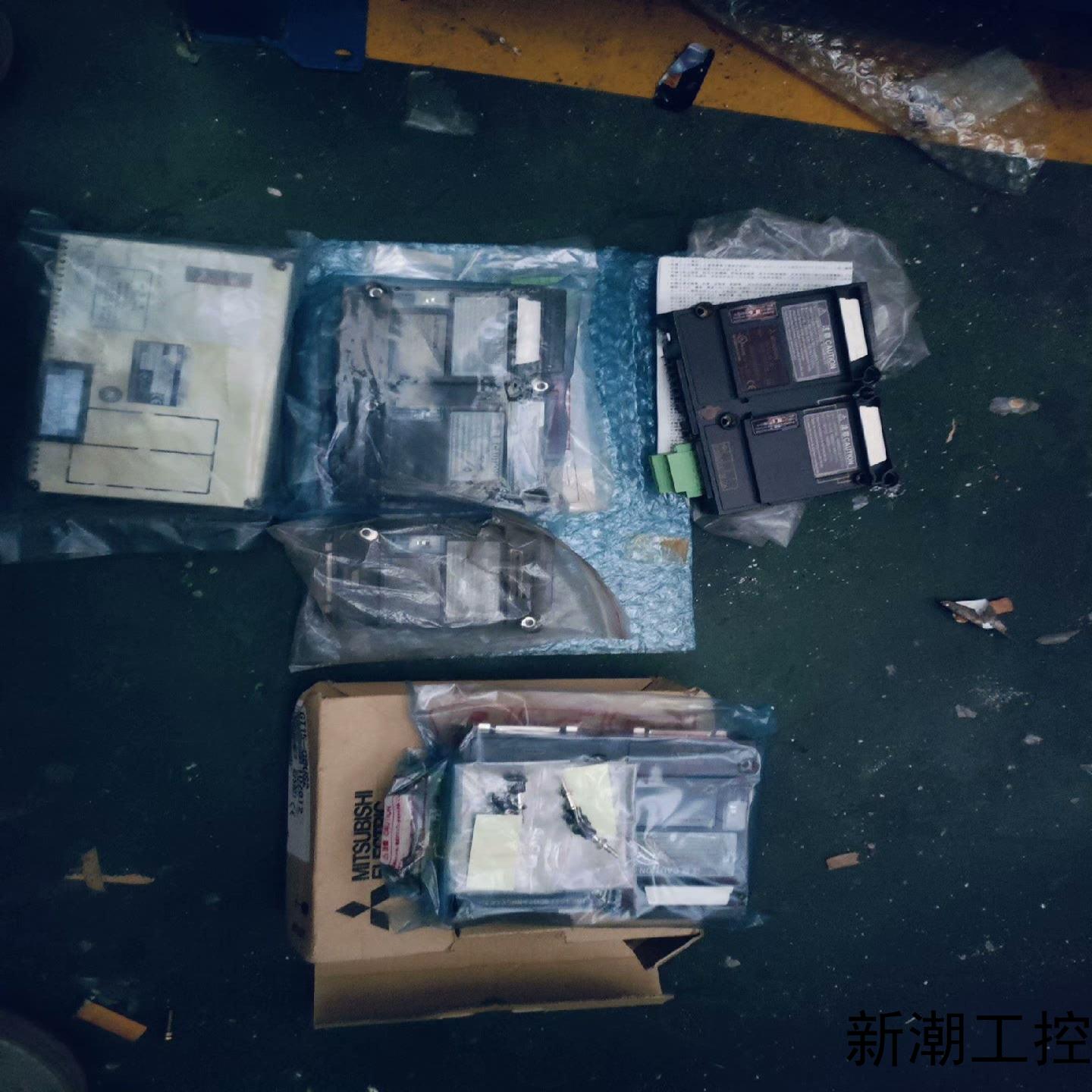 三菱触摸屏模块GT15-QBUS2一个原包装GT15-议价商品