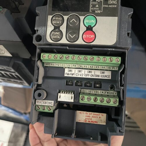 议价Fujifilm Frn0.75E1s7C Frequency Converter 0.75Kw 200V适