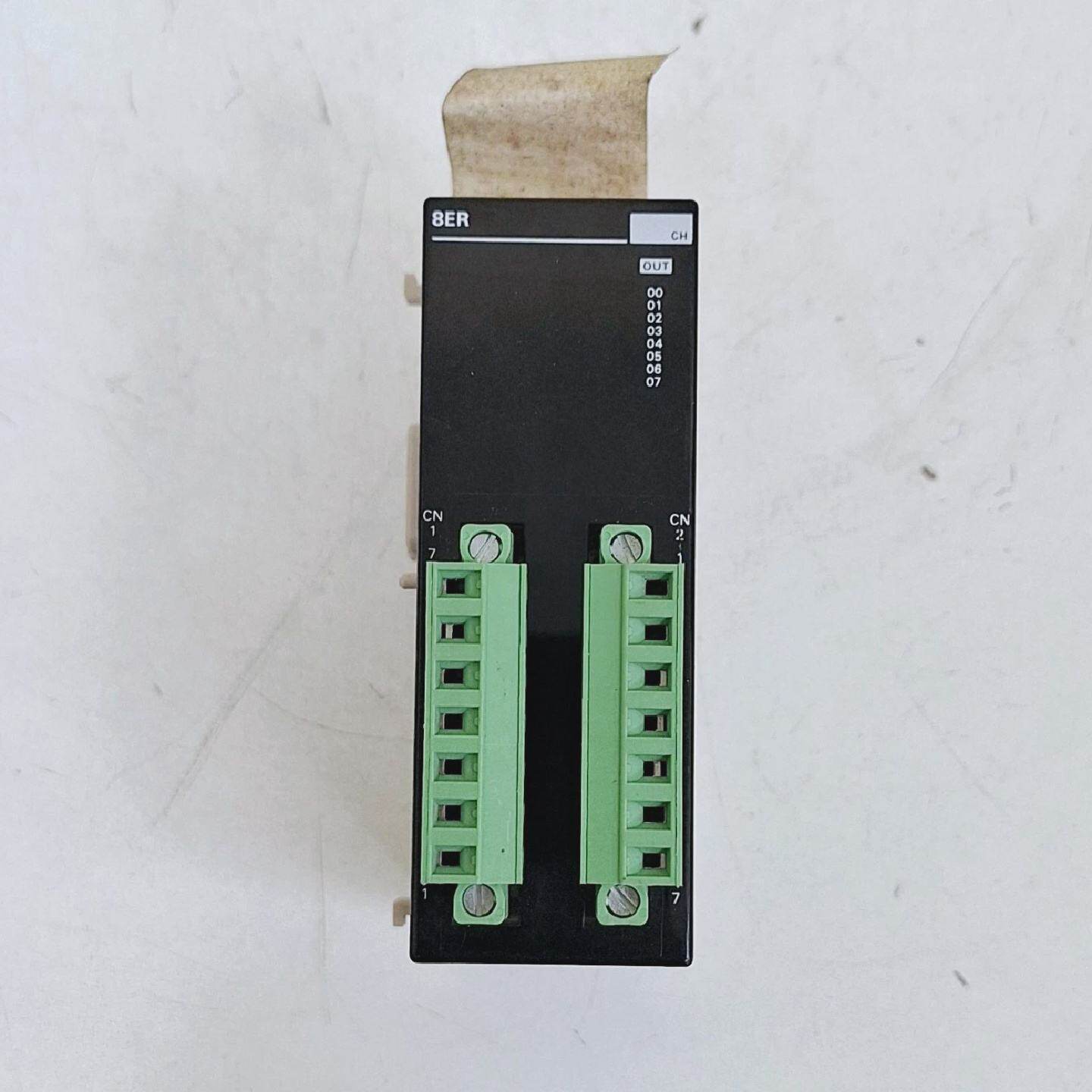 Omron CPM2C8ER  IO Unit 24V DC 2