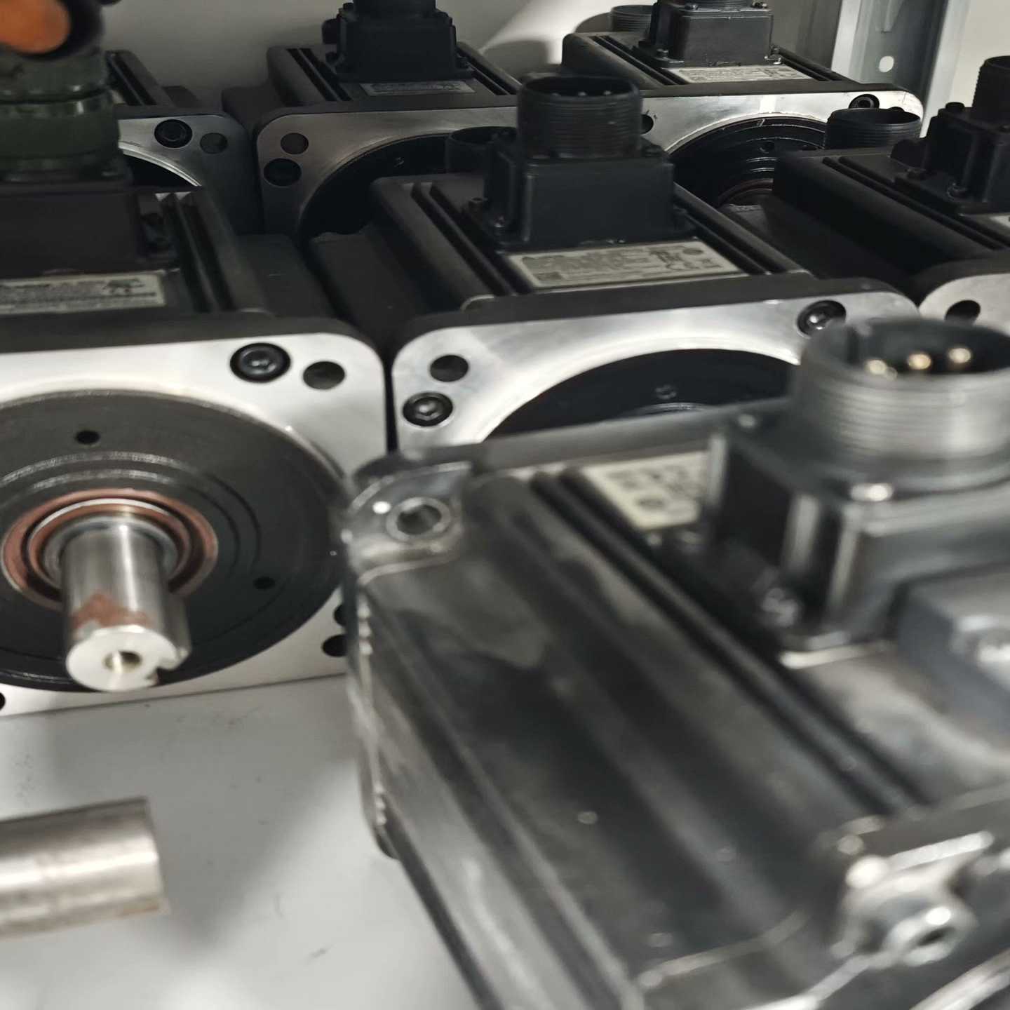 台达1KW绝对值电机ECMC-EW1310RS--议价商品