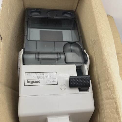 LEGRAND P17 57246 INTERLOCKED SWITCHED SOCKET 16A 415V 3PNE