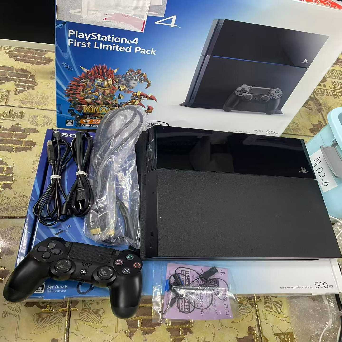 索尼PS4游戏机,500G硬盘,型号CUH-1000A,日本--议价商品