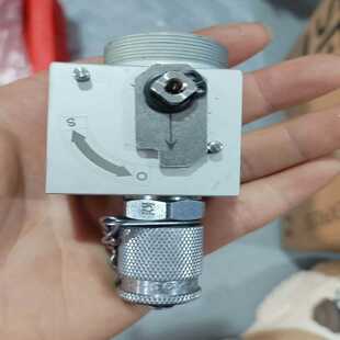 工业限位开关，全新原装，带绿色密封圈，5孔接线端子，G1/4--议