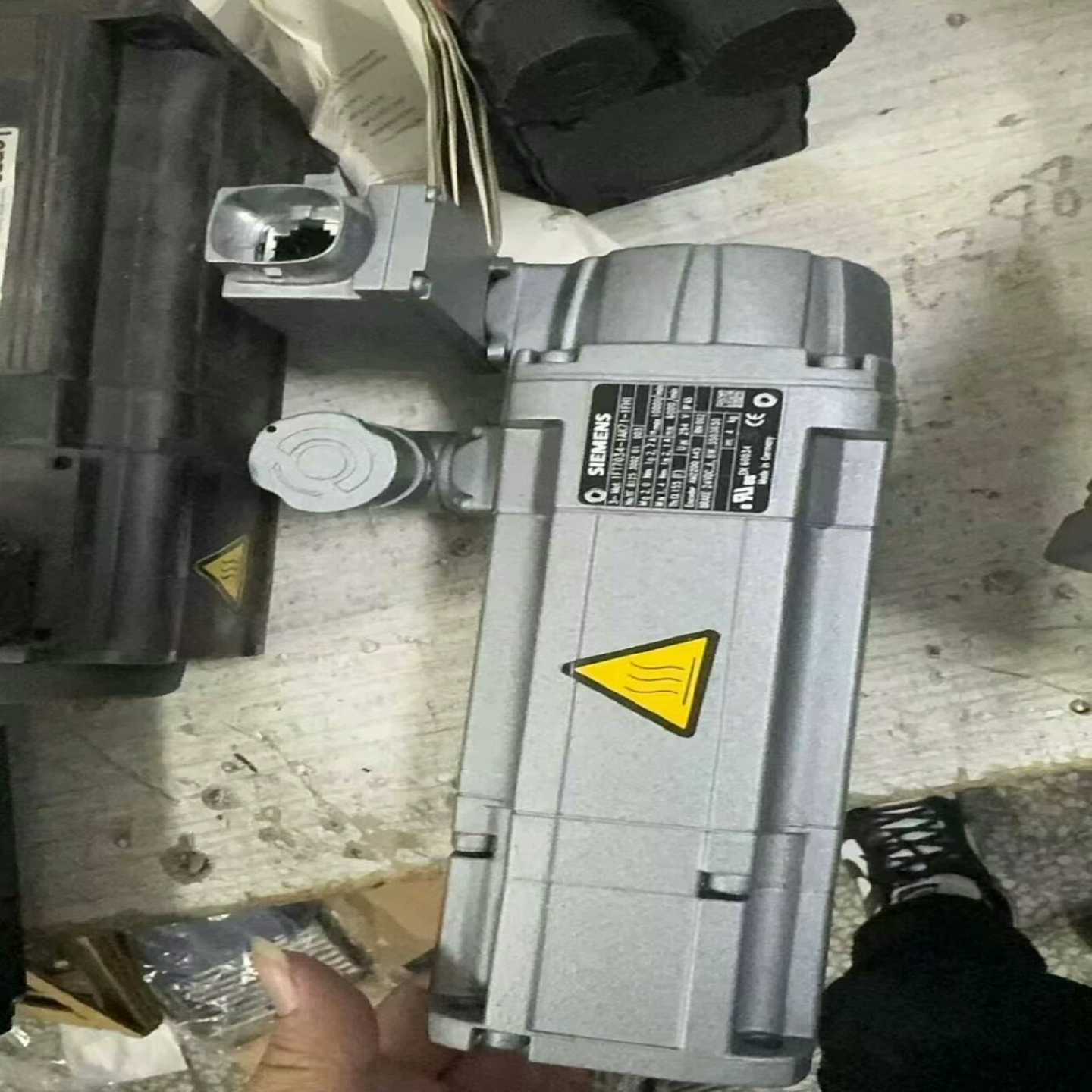 L议价西门子伺服电机1FT7034-1AK71-1FH1功能包好成现货/维修