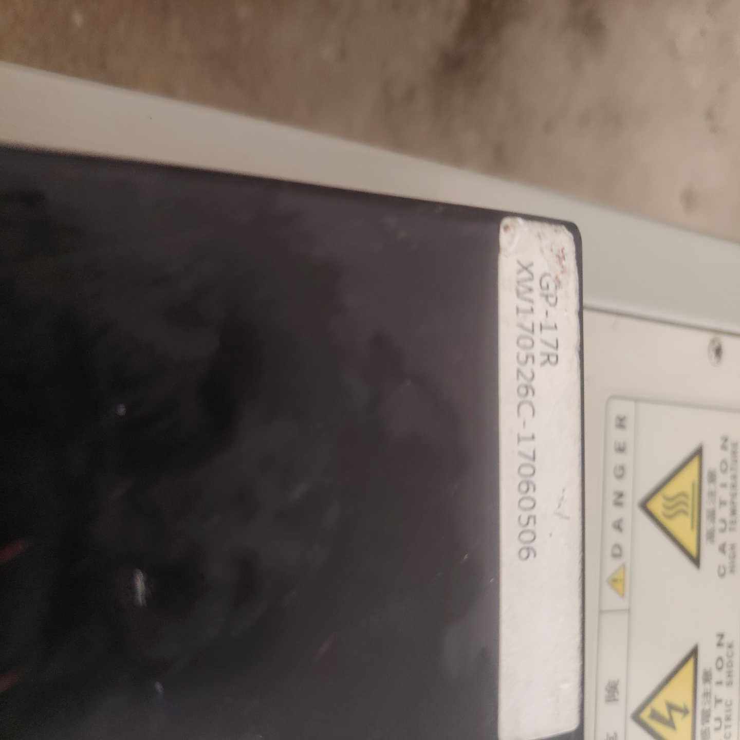 GP-17R工业显示器，带DVI、VGA接口，17寸屏幕。二--议价商品