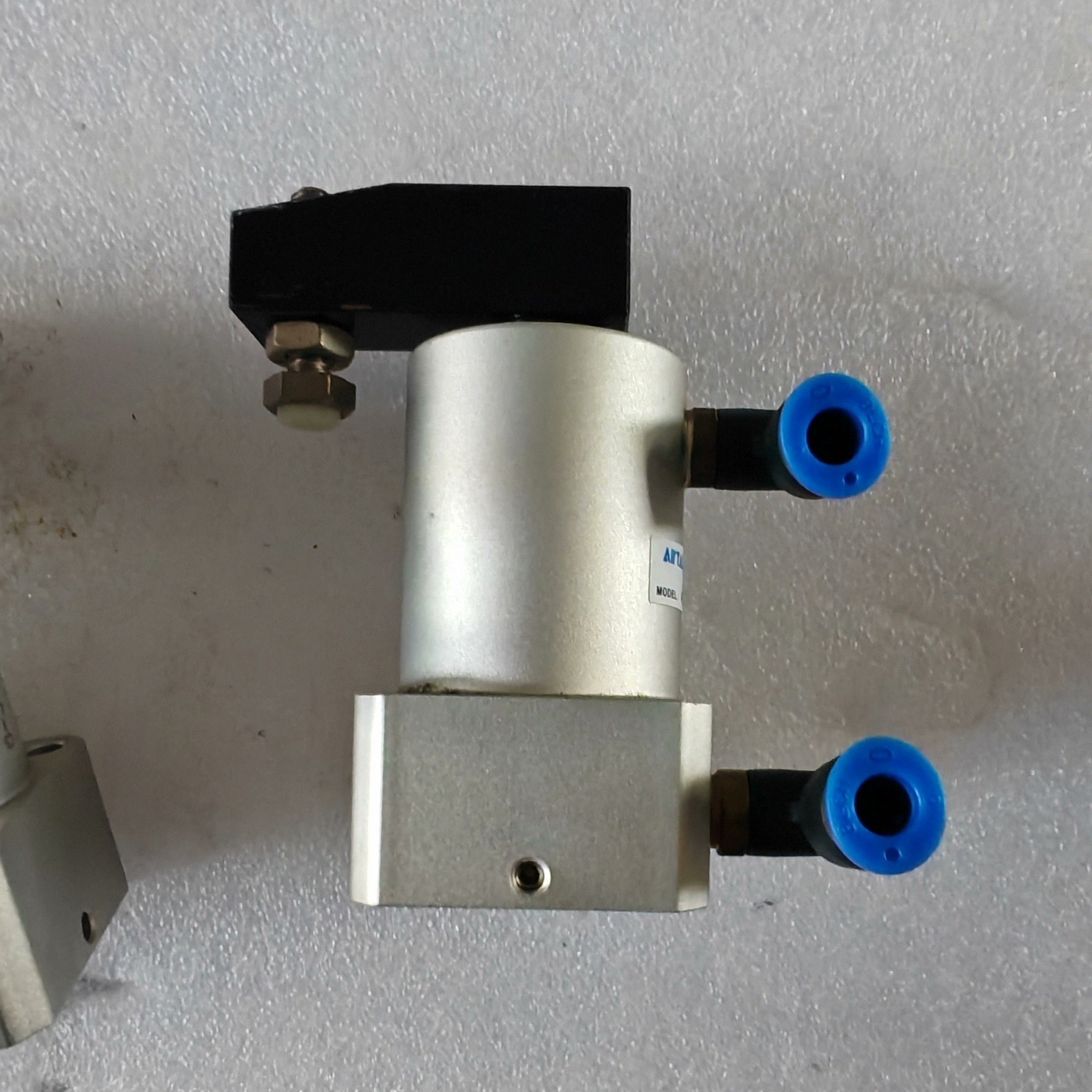 埃斯顿伺服电机EMG-30APA22，3KW，成色如图，拆机--议价商品