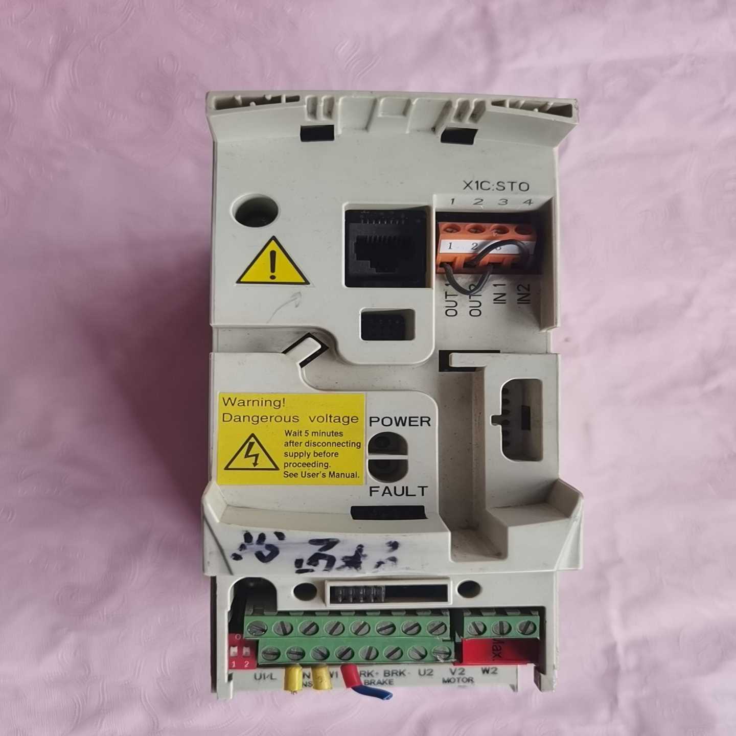 询价~ABB变频器ACS355-03E-01A2-4 成色