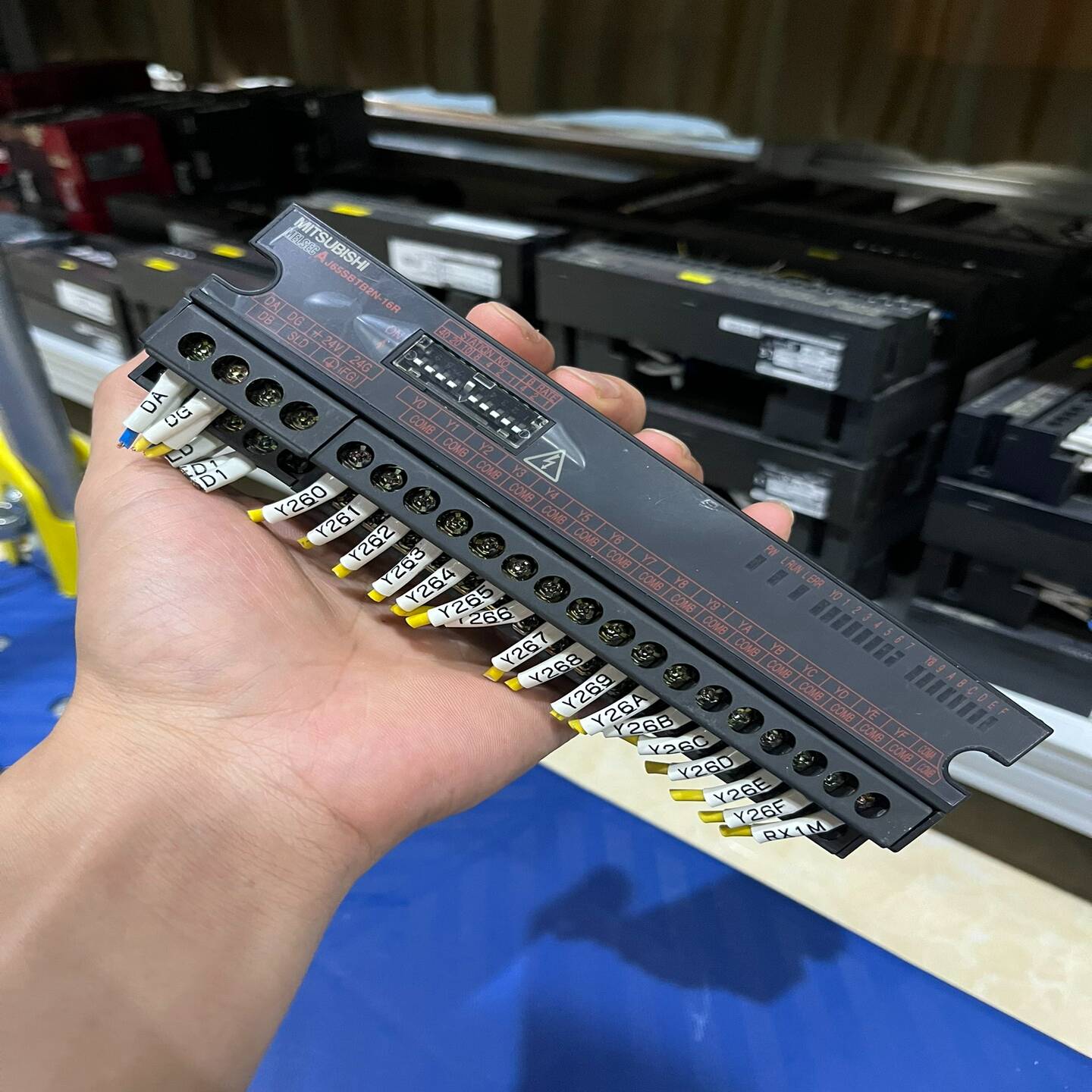 三菱远程端子模块AJ65SBTB2N-16R-议价