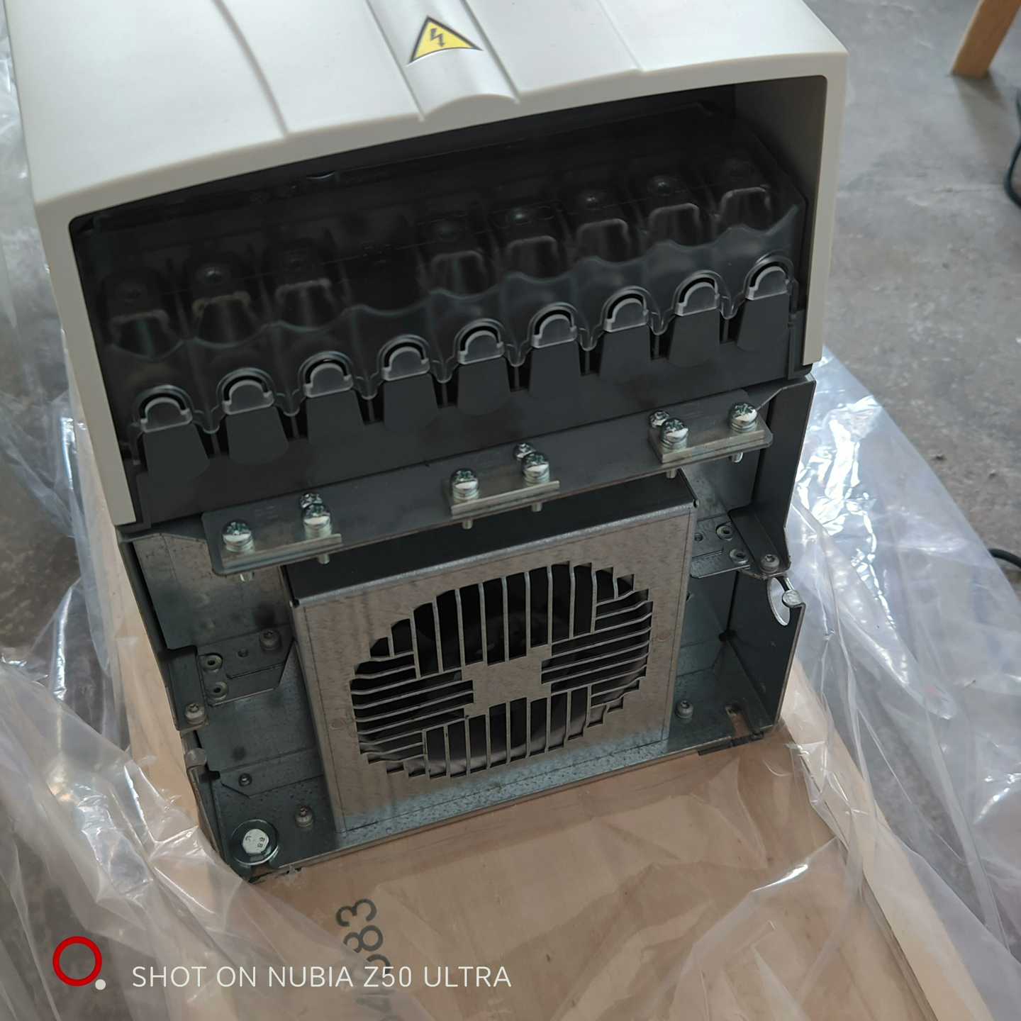 （艺易商行）正弦变频器  型号EM303A-030G-037P-3C