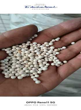 氧化铝，俗称矾土，化学式为Al2O3。白色粉末，密度3.9--议价商品