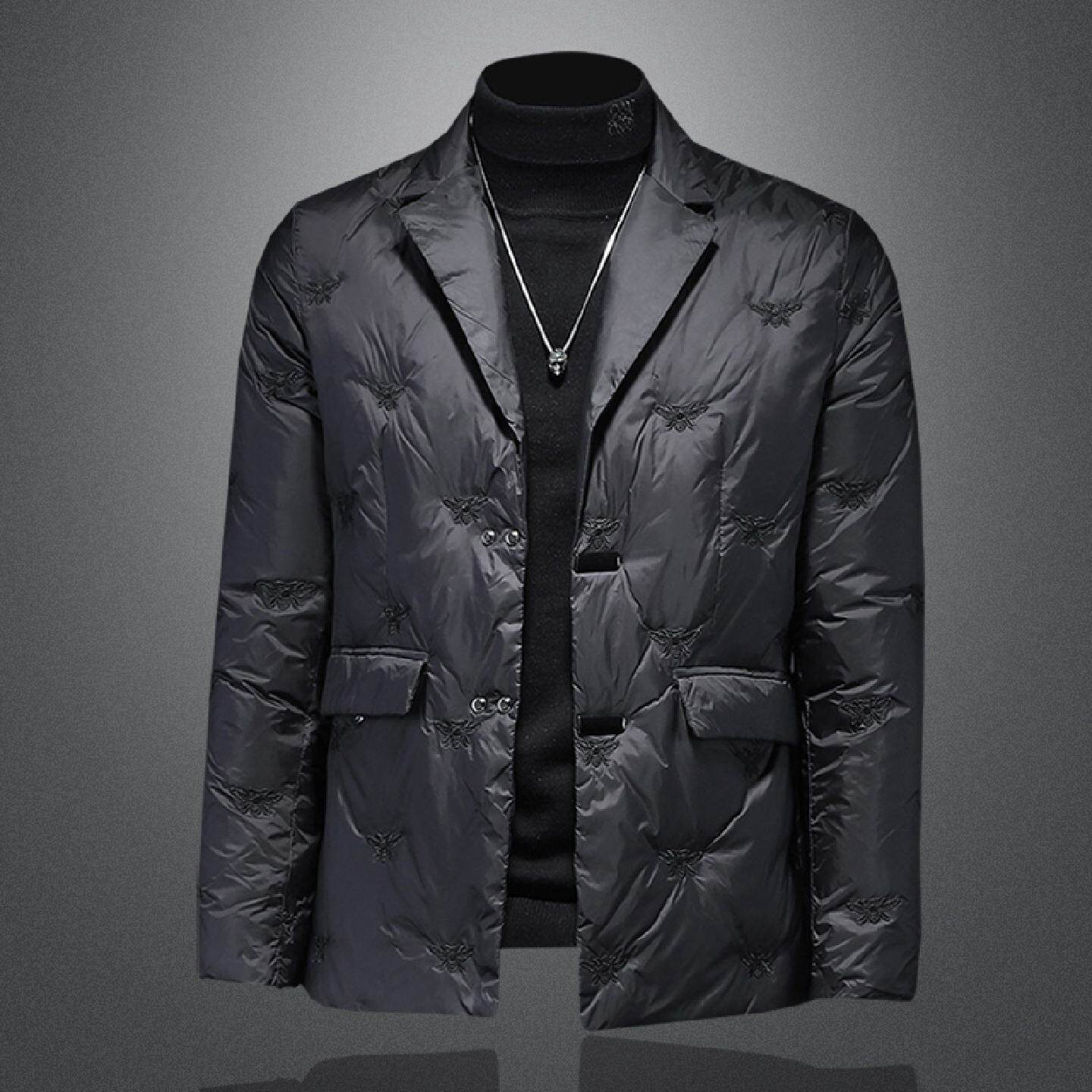2026欧洲站大码羽绒服男冬季轻薄潮牌短款薄款西装领蜜蜂刺绣外套