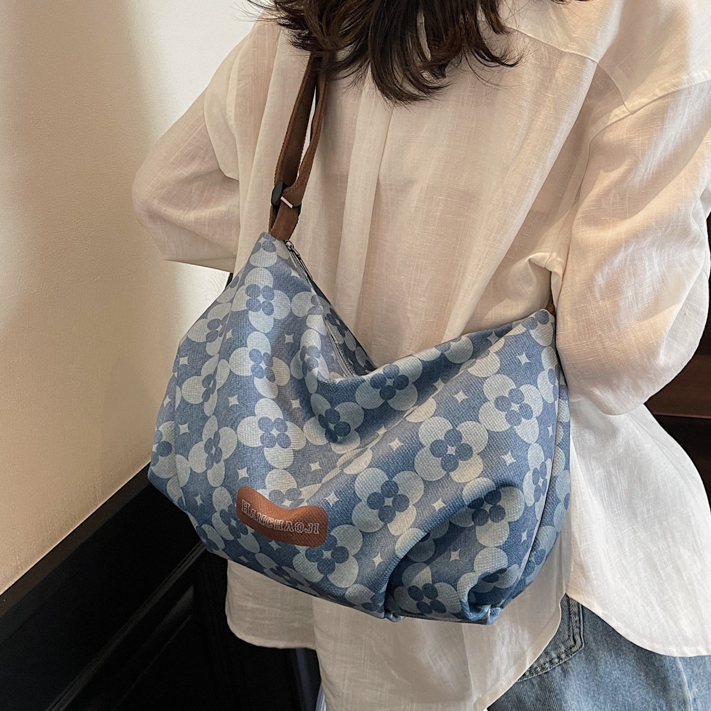 夏季花朵帆布包包女2025新款大容量单肩饺子包小众百搭通勤斜挎包