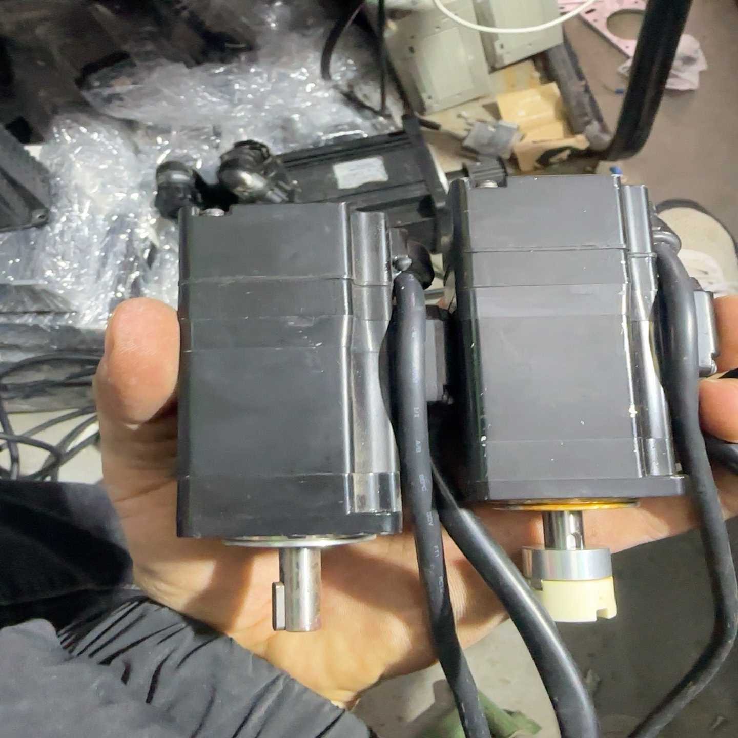 议价安川100W伺服电机SGMJV-0t1ADE6S实物图，需要私现货/维修