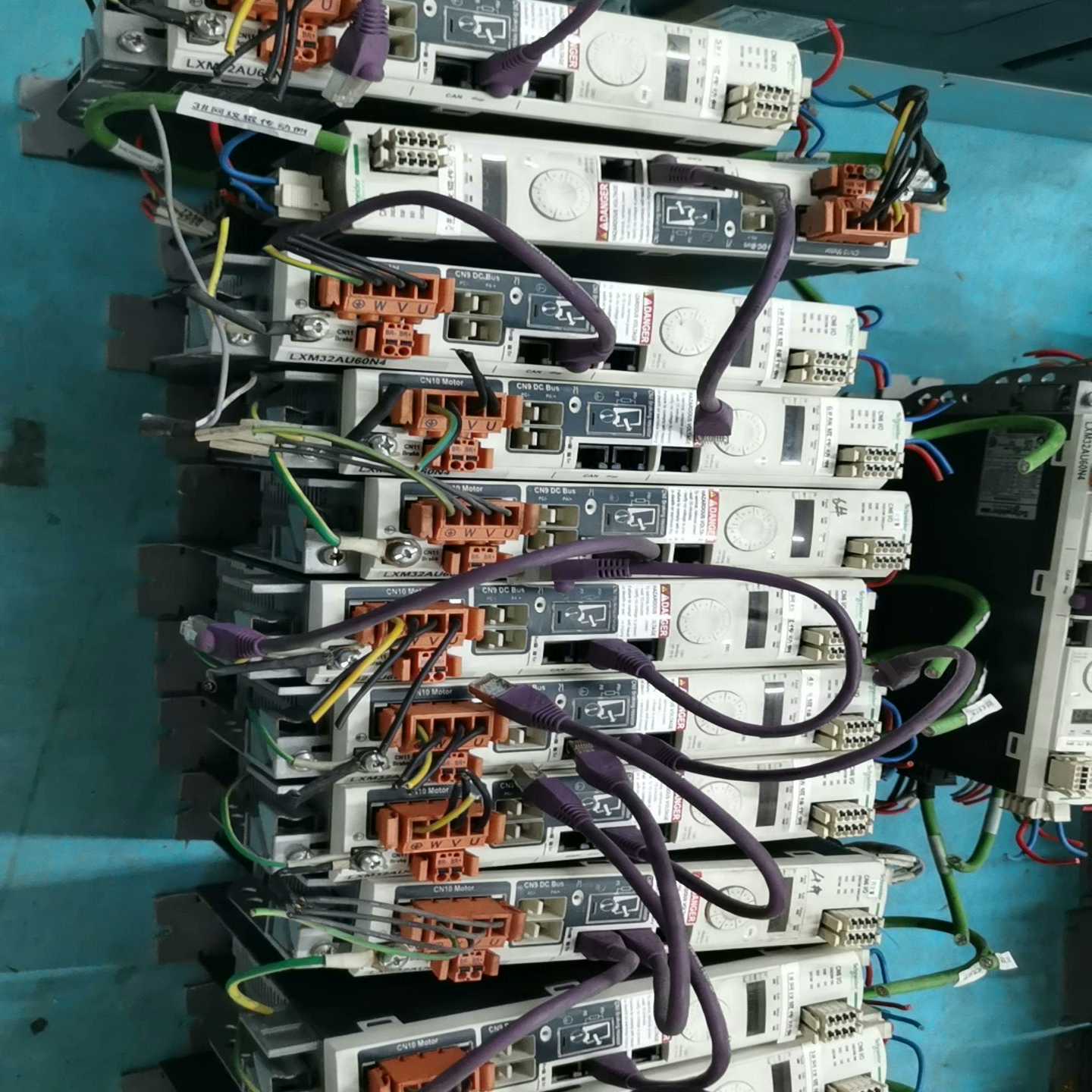 议价施耐德伺服驱动器LXM32AU60N4