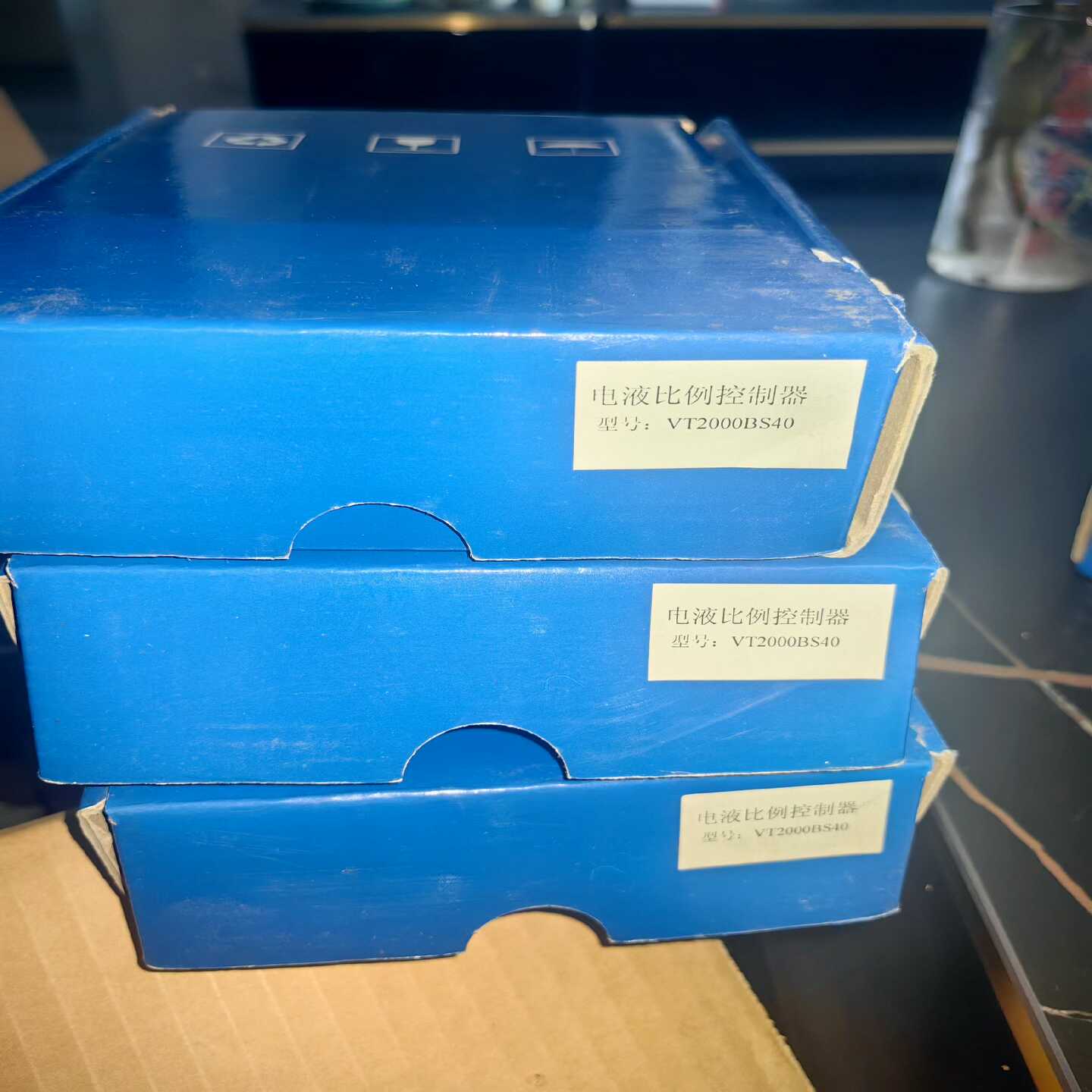 华德比例控制器VT-2000BS40，两台原包装，介意年询价