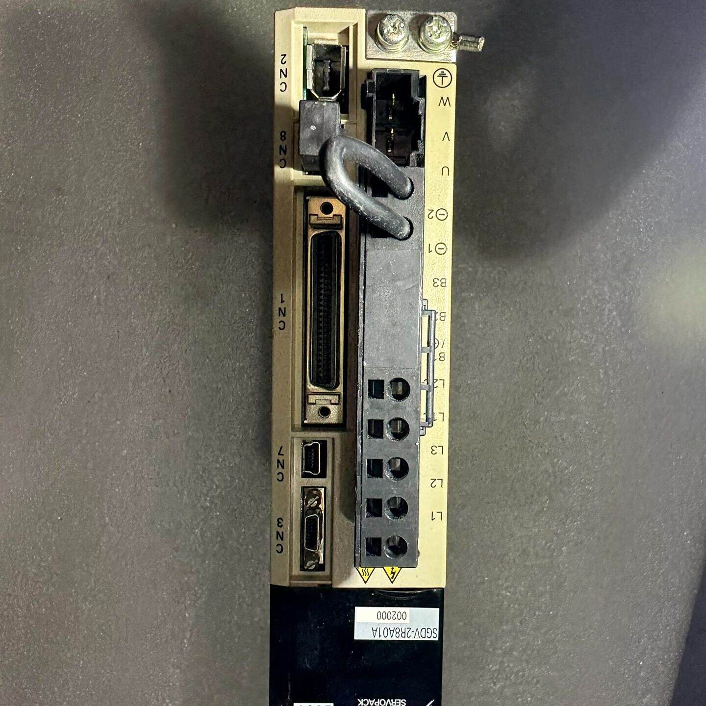 询价安川伺服驱动器，成要漂亮，型号：SGDV - 2R8A01A议价
