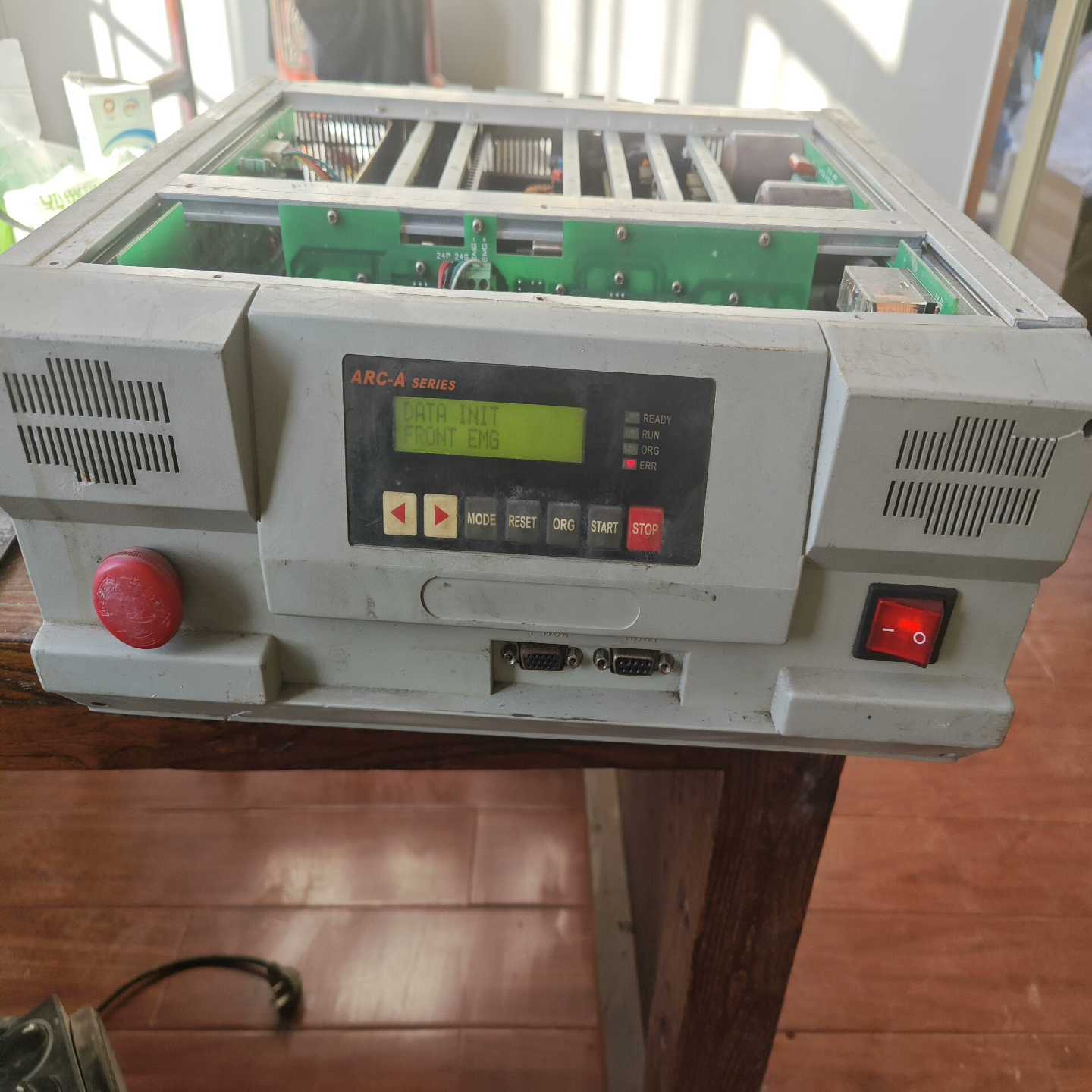 ROBOTECH机器人ARC-ASERIES主机一台，通电-议价