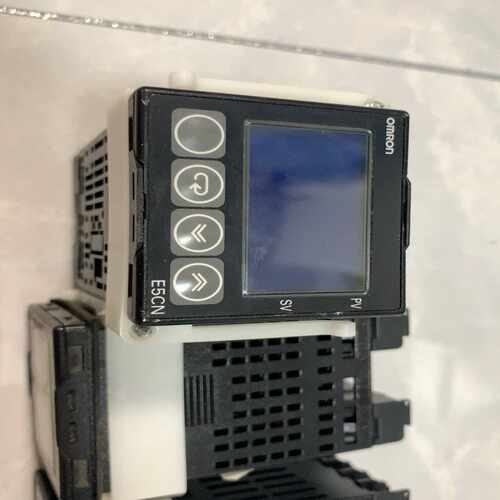 E5CN-R2T温控器9成新~询价