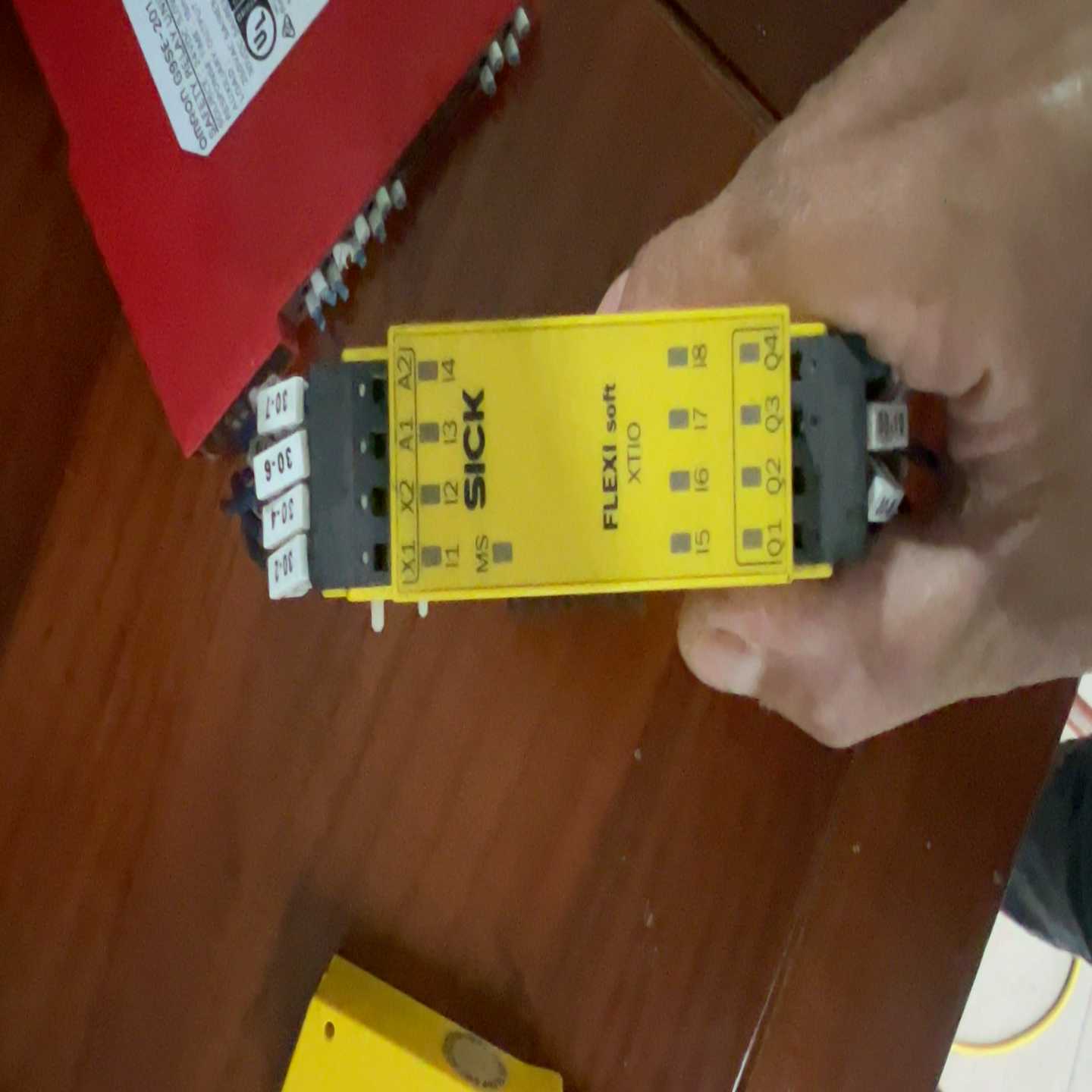 询价~SICK西克 安全继电器，型号FX3-XTI084002，几