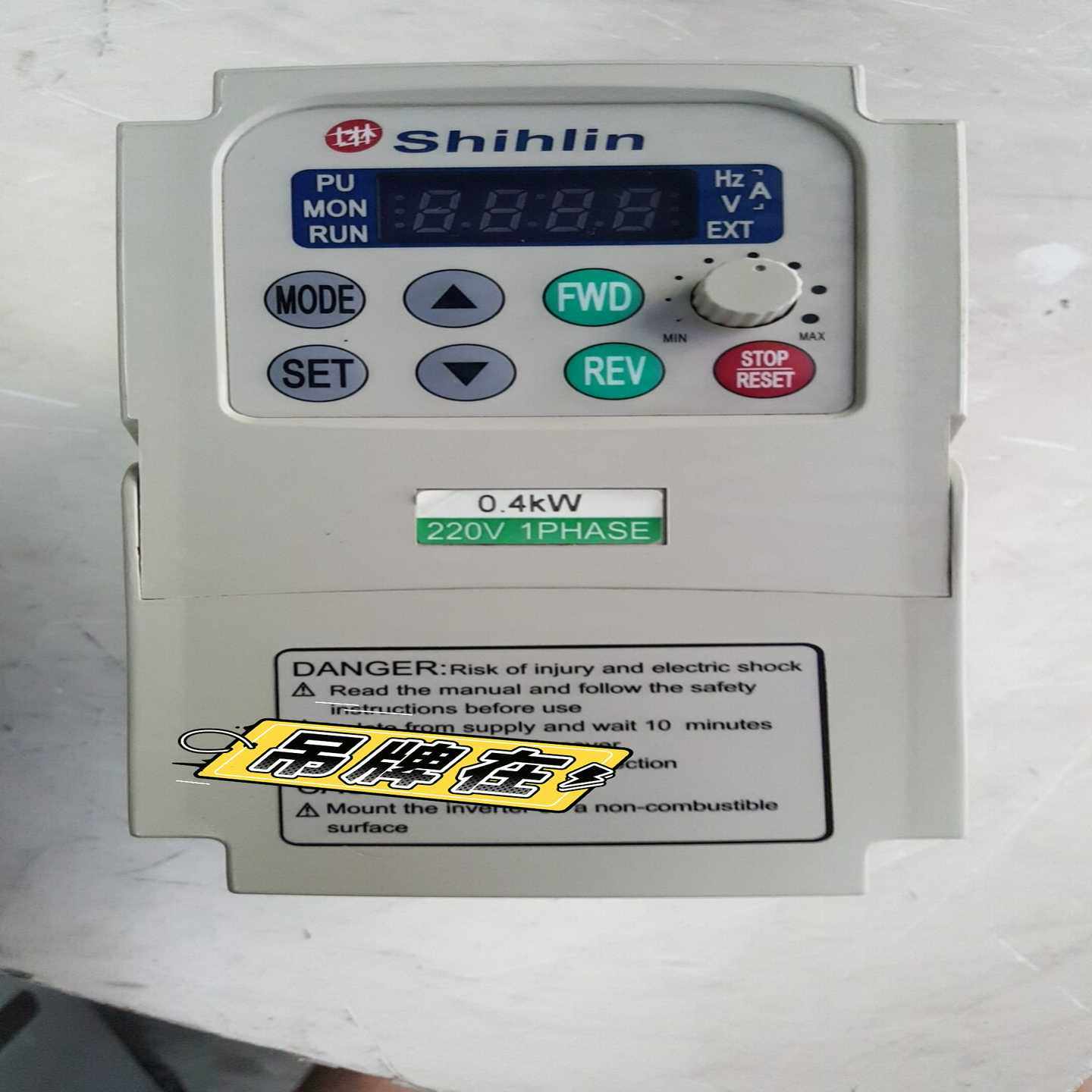 【议价】SS-021-0.4K-D9成新士林220V0.4KW变频适用