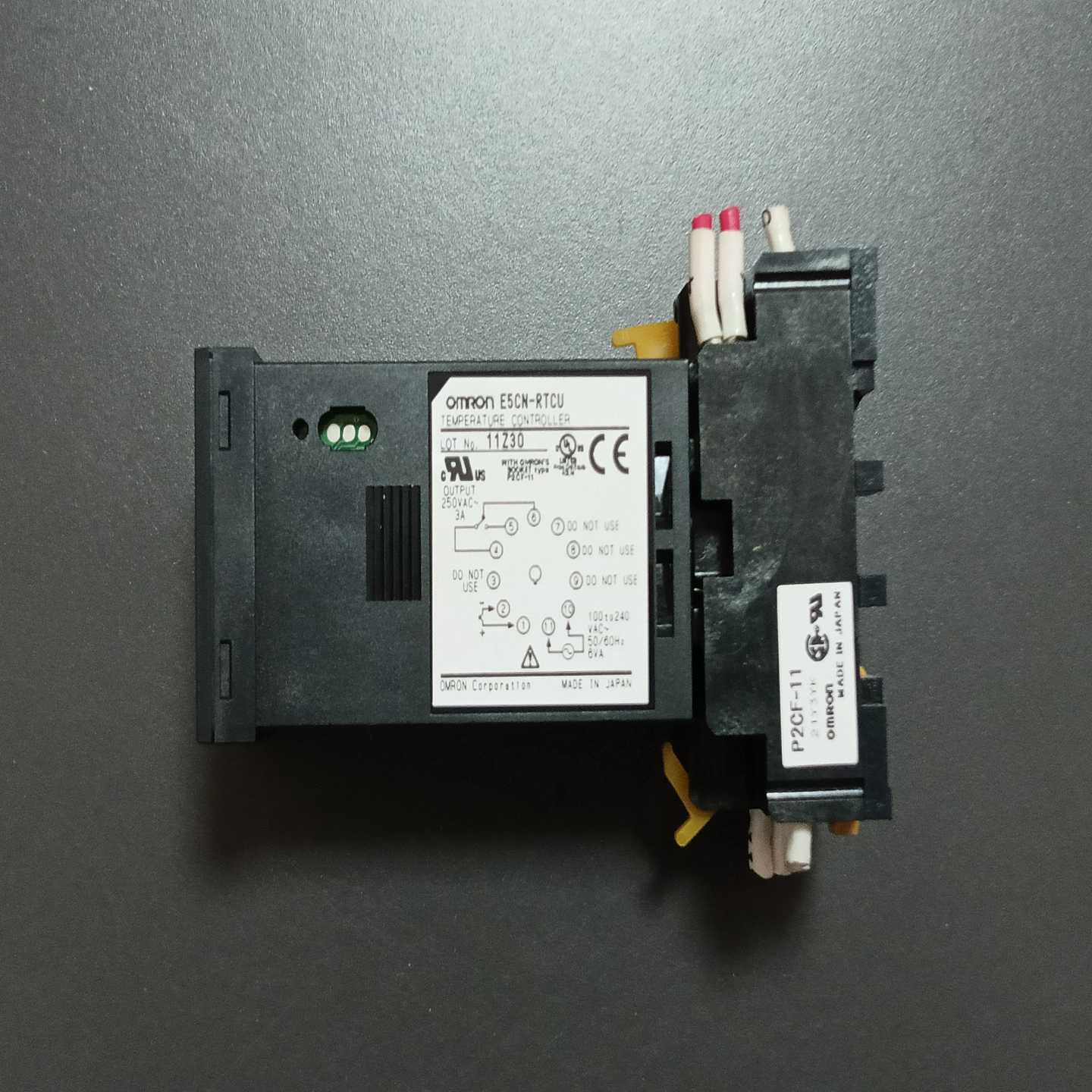询价欧姆龙E5CN-RTCU温控器带P2CF-11底座实物拍