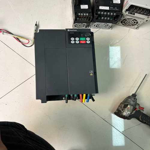 议价华远变频器G1E-4T0300-K，适用于空压机，30KW，