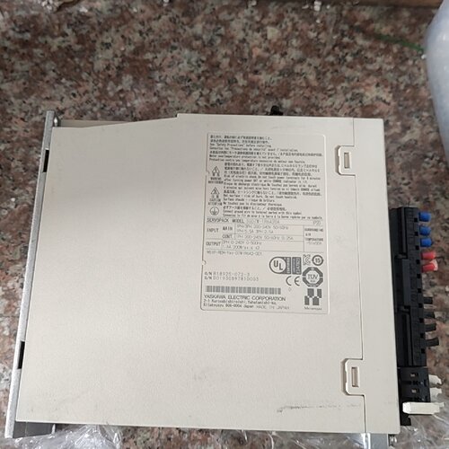 寻安川伺服驱动器SGD7W1R6A20A三相200240V