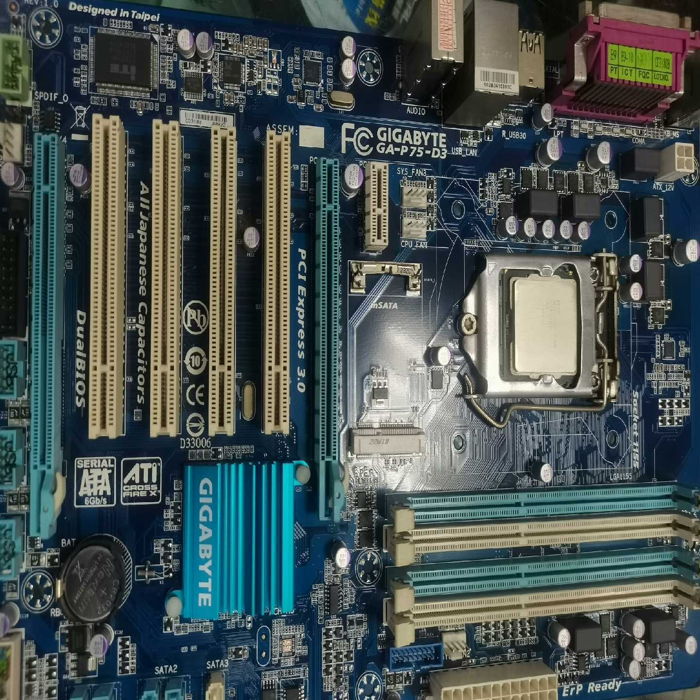技嘉GA-P75-D3全固态豪华大板，双通道四内存卡槽大主板--议价商