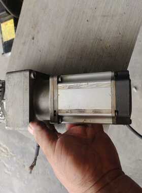 议价产品施耐德驱动器ATV32H055N4原装拆机件，功能正常。可测