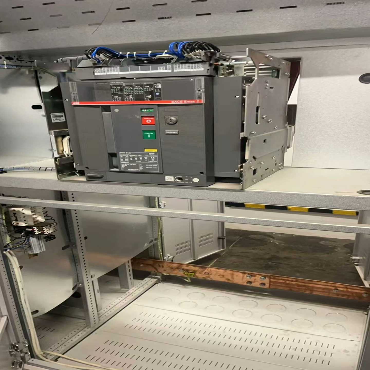 询价ABBE2.2框架断路器,基本,价格美丽。有喜欢老板随时