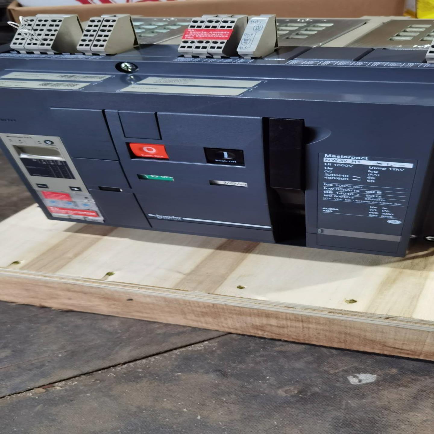 配件施耐德智能框架断路器NW32H13PFMic50A固定式控制议价