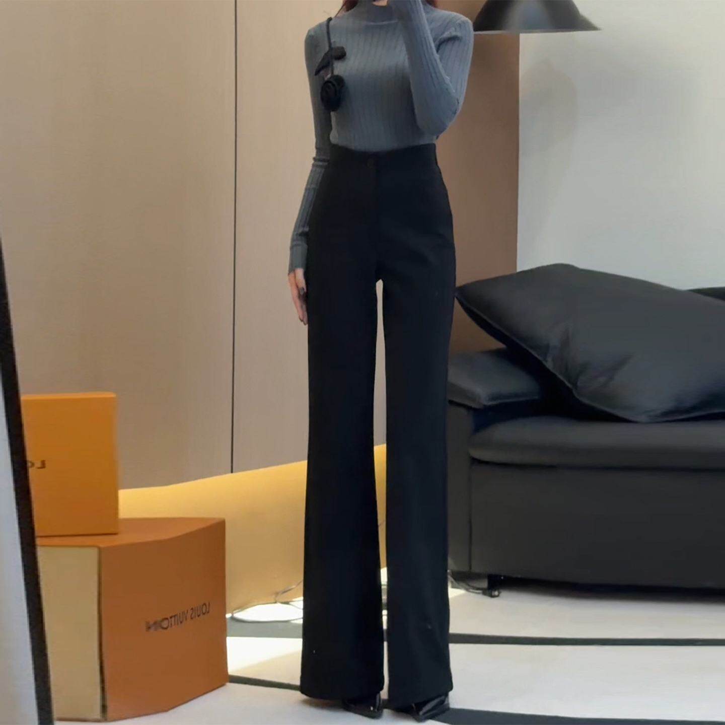 黑色不贴腿垂感微喇西装裤女2026春季新遮胯款高腰显瘦直筒喇叭裤