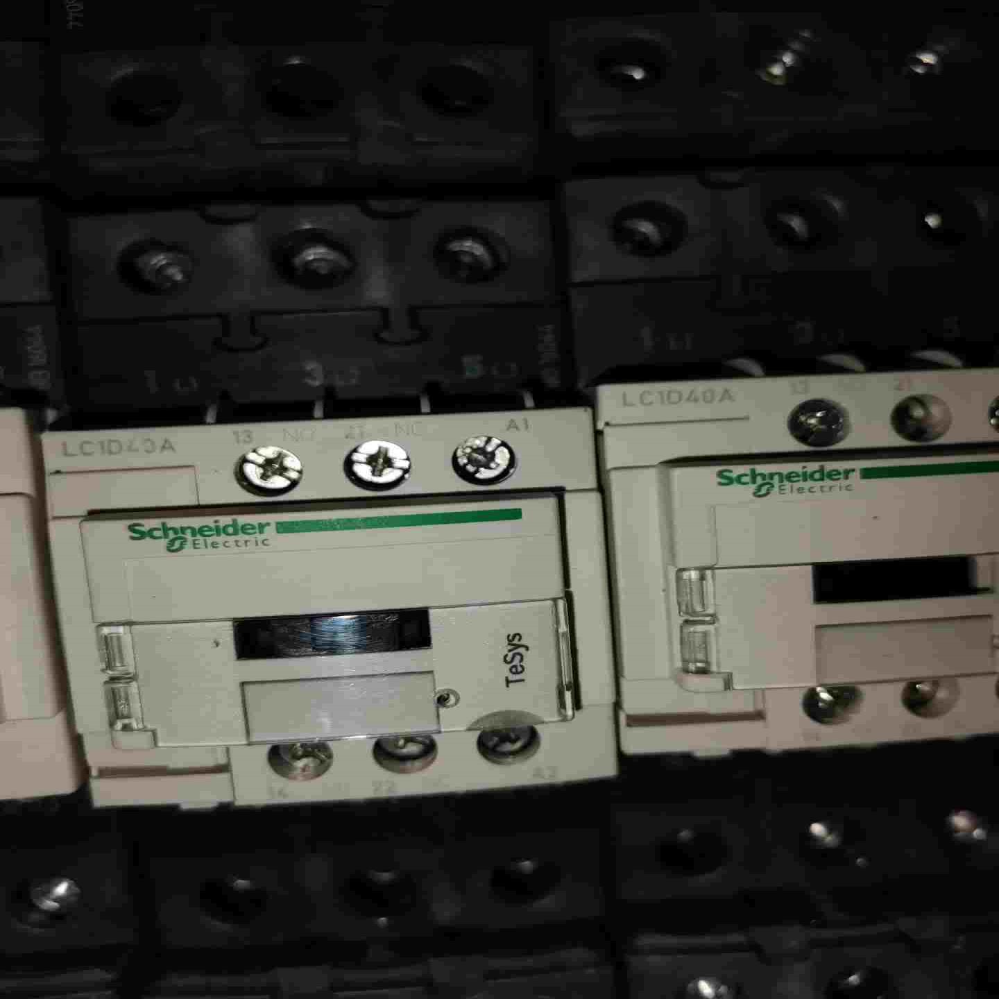 LC1D40A  施耐德接触器，柜子拆下来的，25个拍前询价