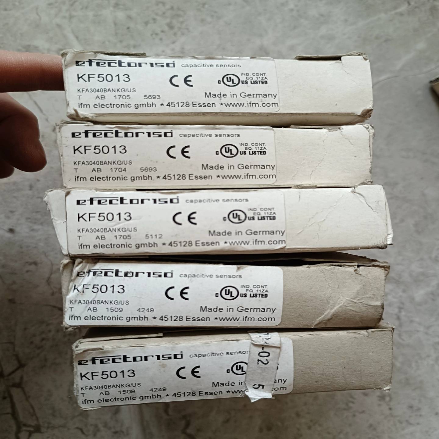 咨询-ifm易福门KF5013电容式传感器，包装盒稍