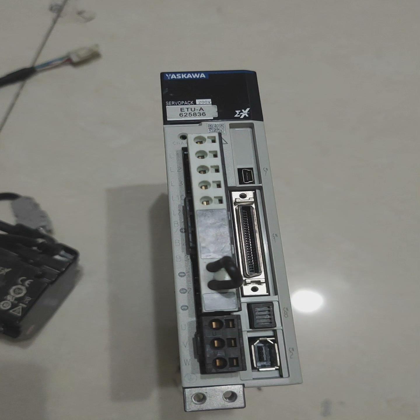 SGDXS-2R8A00A8002安川伺服驱动器一个，驱动器-询价客服