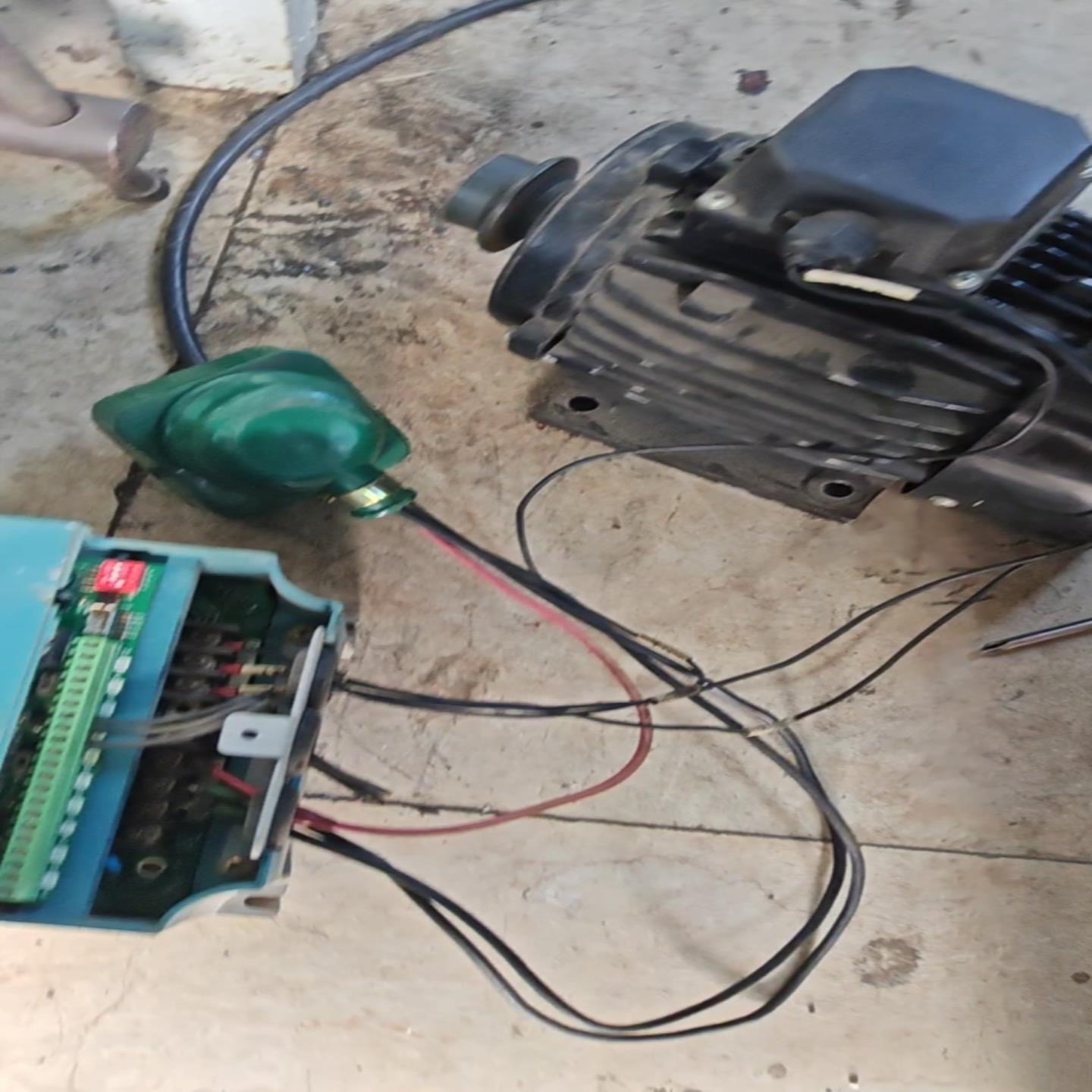 变频器3.7KWF2000-P0037T3B原装拆机，